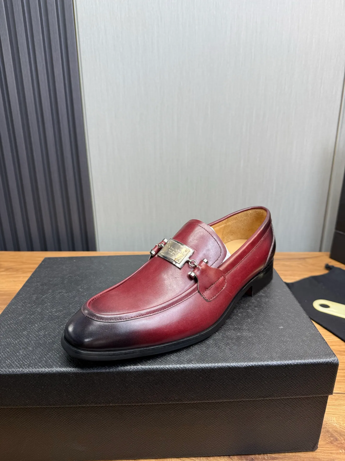 Factory price 520💰 Dolce&G .DG men's loafers👞 Classic and fashionable style, embellished with personalized DG logo. Imported cowhide, open-edge beaded cowhide, cowhide lining, original non-slip and wear-resistant outsole Size: 39-44 (customized at 38.45)